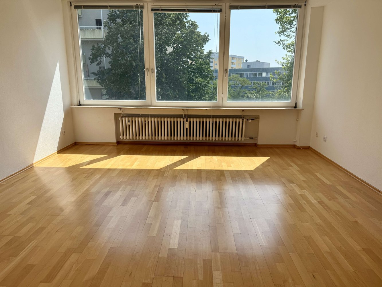 Apartamento de 3 dormitorios en Offenbach, Germany No. 310538
