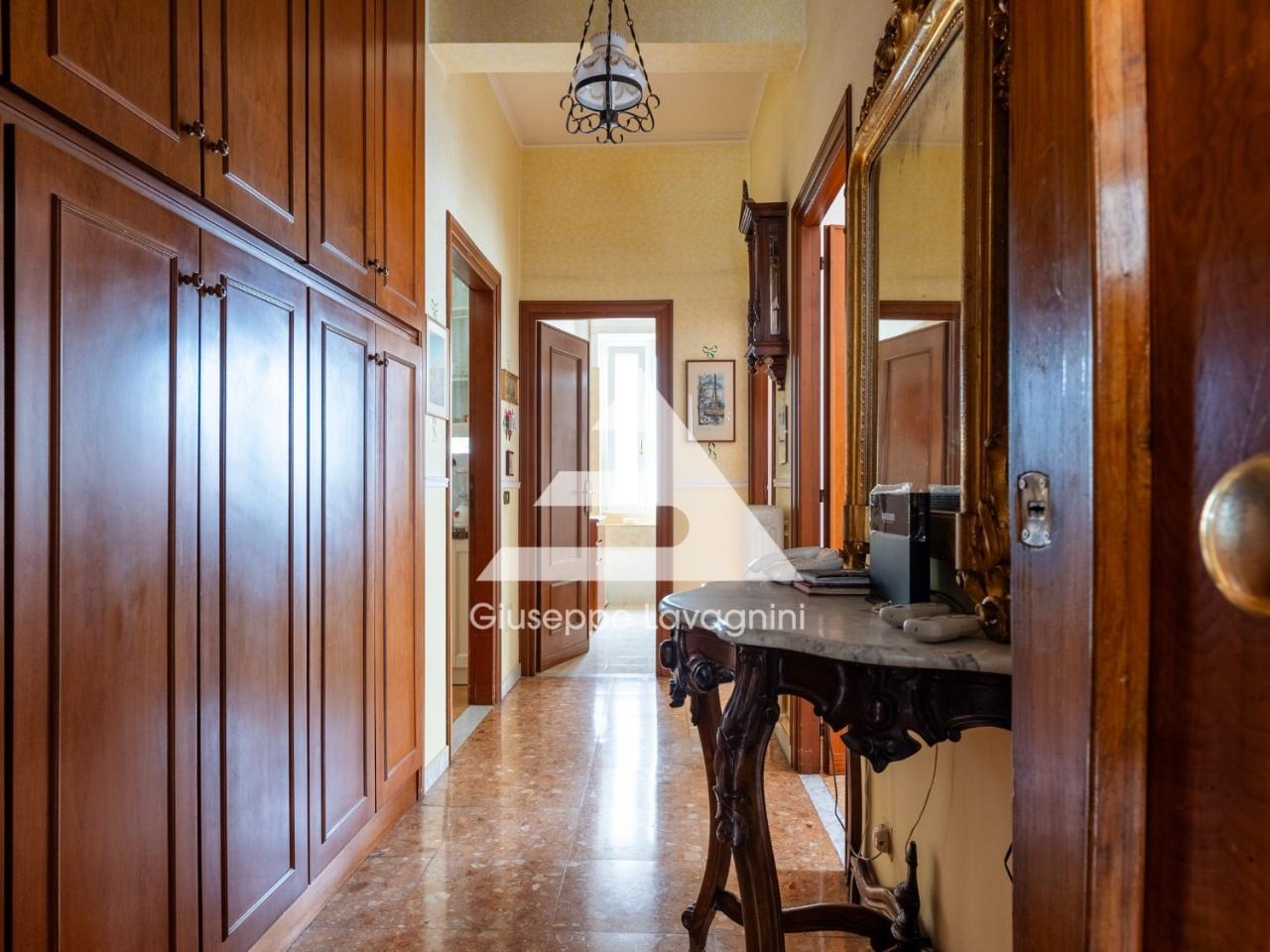 2غرفة شقة في Marino, Italy رقم 70636