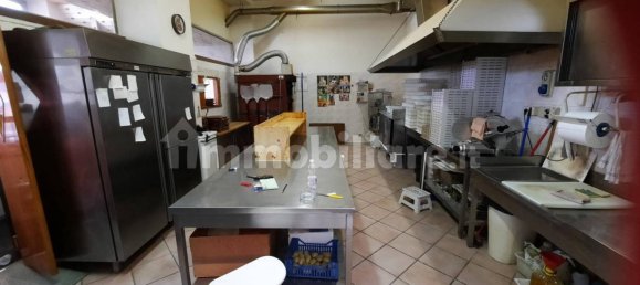 Коммерческая недвижимость с 2 комнатами в Озимо, Италия № 357575 3