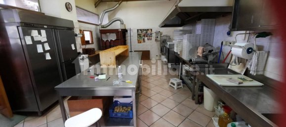 Коммерческая недвижимость с 2 комнатами в Озимо, Италия № 357575 4