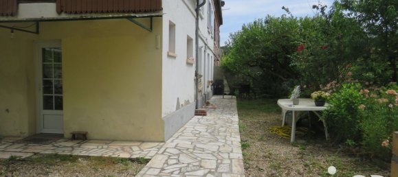 2 bedrooms House in Brionne, France No. 353706 3