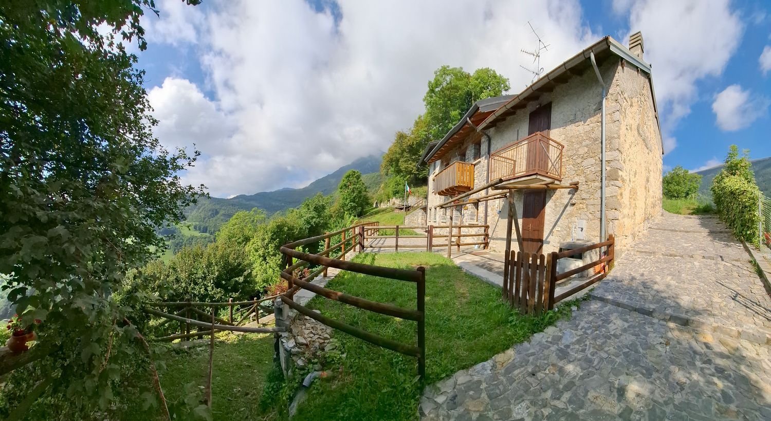 5 bedrooms House in Brumano, Italy No. 387518