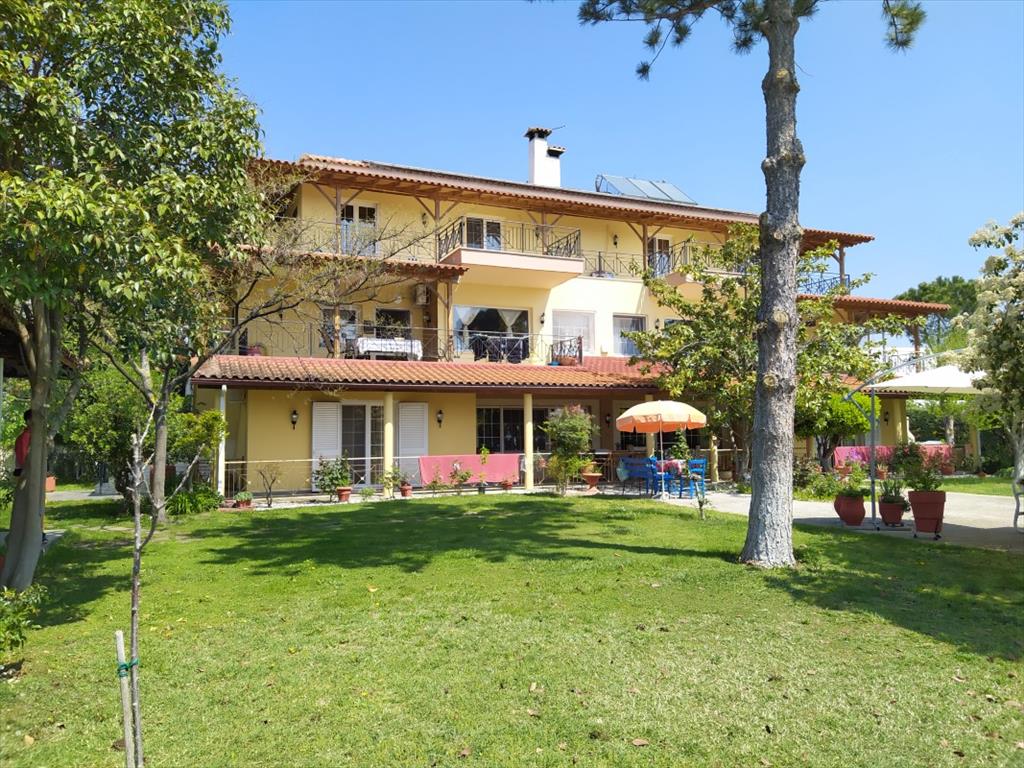 12 bedrooms Commercial property in Oraiokastro, Greece No. 4182