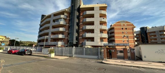 Квартира с 3 комнатами в Монтеротондо, Италия № 199918 3