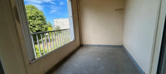 3-salle Appartement à Châteauroux, France No. 352923 3