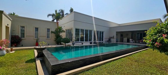 3 bedrooms House in Pattaya, Thailand No. 26782 3