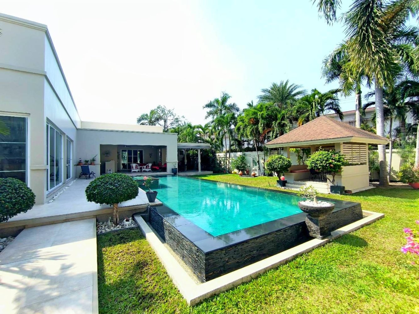 3 bedrooms House in Pattaya, Thailand No. 26782