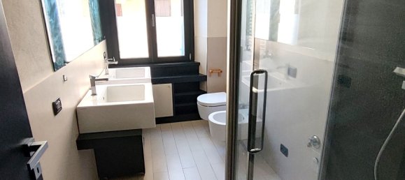 3 Schlafzimmer Wohnung in Milan, Italy, Nr. 360748 8