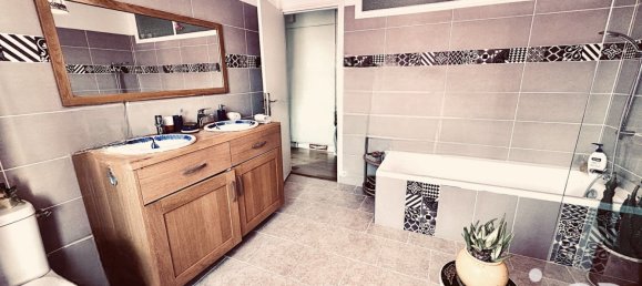 Casa de 5 dormitorios en Pont-sur-Yonne, France No. 206458 11