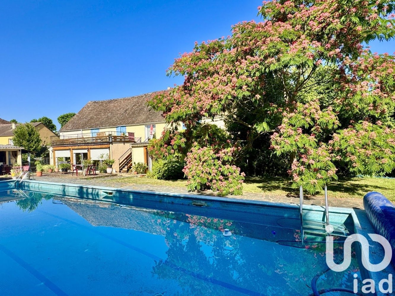 Casa de 5 dormitorios en Pont-sur-Yonne, France No. 206458