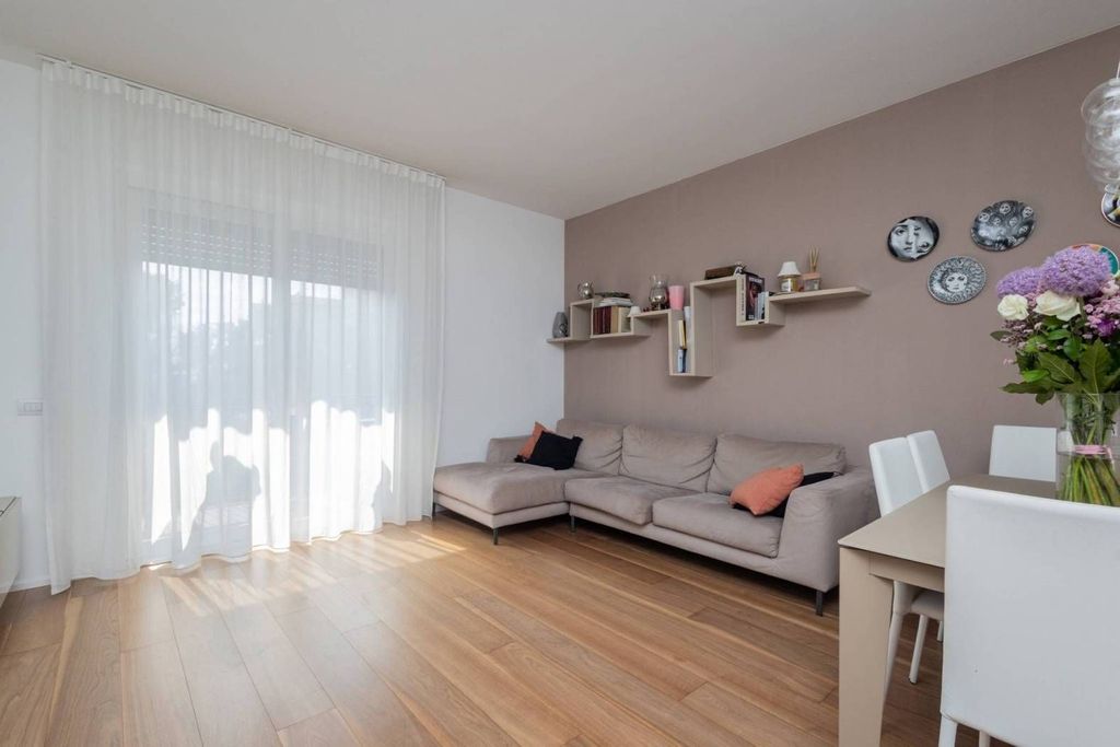 2 bedrooms Apartment in Milan, Italy No. 332169