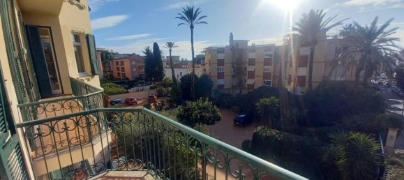 8-salle Penthouse à Bordighera, Italy No. 37632 16