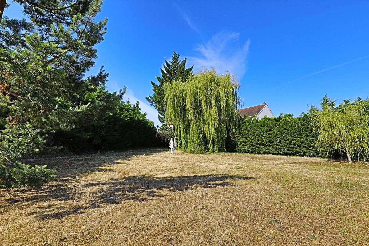 675m² Land in Chambourcy, France No. 171120