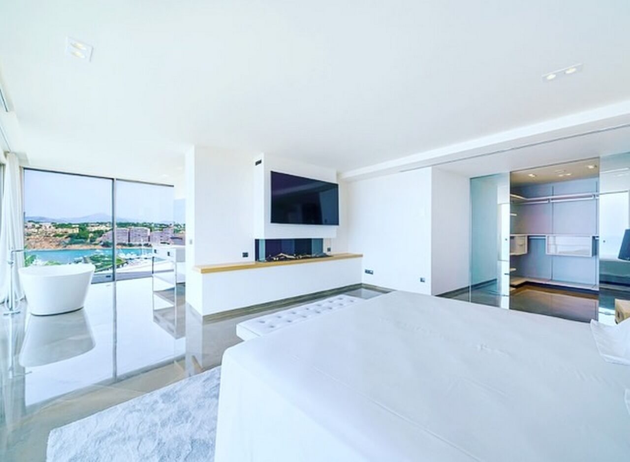 6 bedrooms Villa in Port Adriano, Spain No. 967