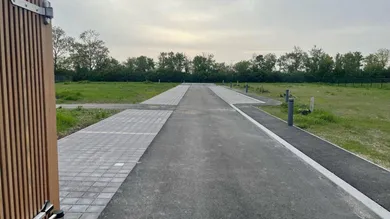  Land in Vienna, Austria No. 198609