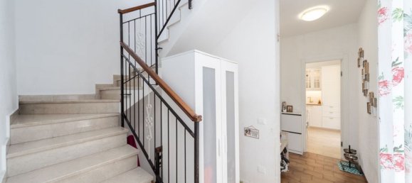 5-Zimmer Villa in Muggiò, Italy, Nr. 273760 8