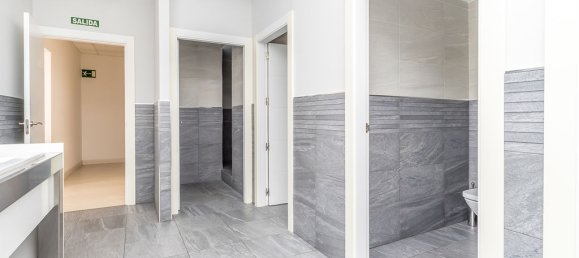 1313m² Commercial property in Leon, Spain No. 29002 14