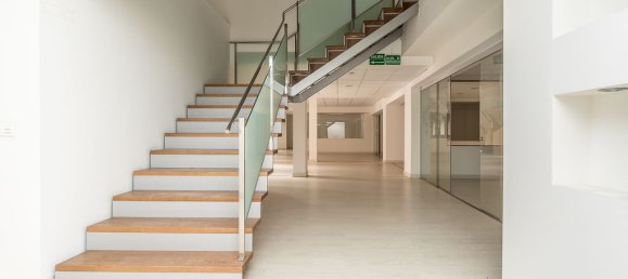 1313m² Commercial property in Leon, Spain No. 29002 44