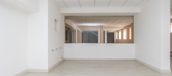 1313m² Commercial property in Leon, Spain No. 29002 36