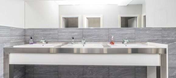 1313m² Commercial property in Leon, Spain No. 29002 8