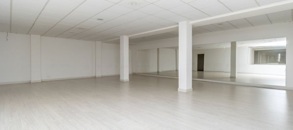 1313m² Commercial property in Leon, Spain No. 29002 41