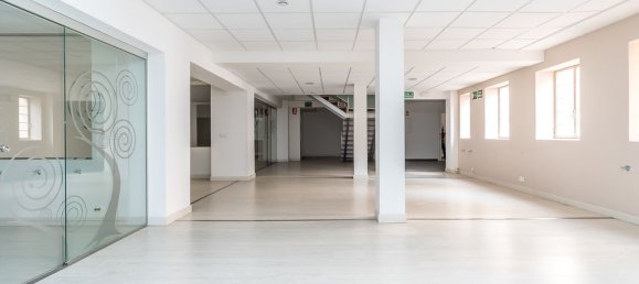 1313m² Commercial property in Leon, Spain No. 29002 37