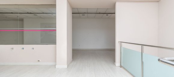 1313m² Commercial property in Leon, Spain No. 29002 34