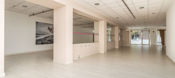 1313m² Commercial property in Leon, Spain No. 29002 29