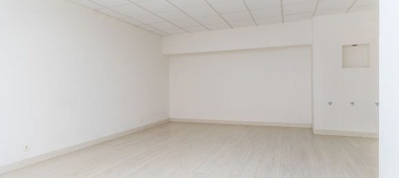 1313m² Commercial property in Leon, Spain No. 29002 3