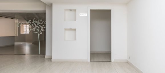 1313m² Commercial property in Leon, Spain No. 29002 2