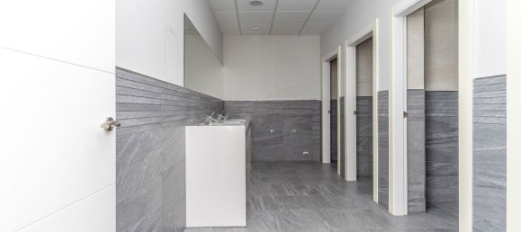 1313m² Commercial property in Leon, Spain No. 29002 11