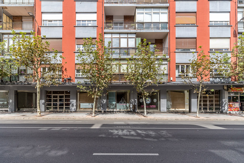 1313m² Commercial property in Leon, Spain No. 29002