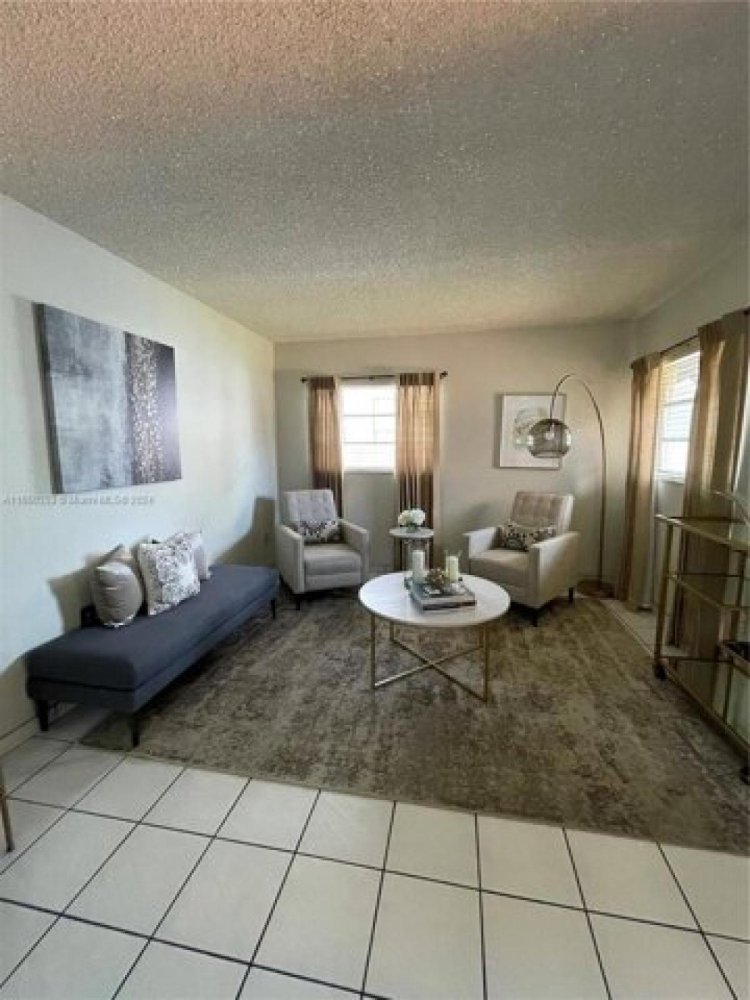 981 bedroom House in Miami, USA No. 276279