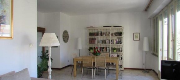 6 rooms Apartment in Arezzo, Italy No. 234021 4