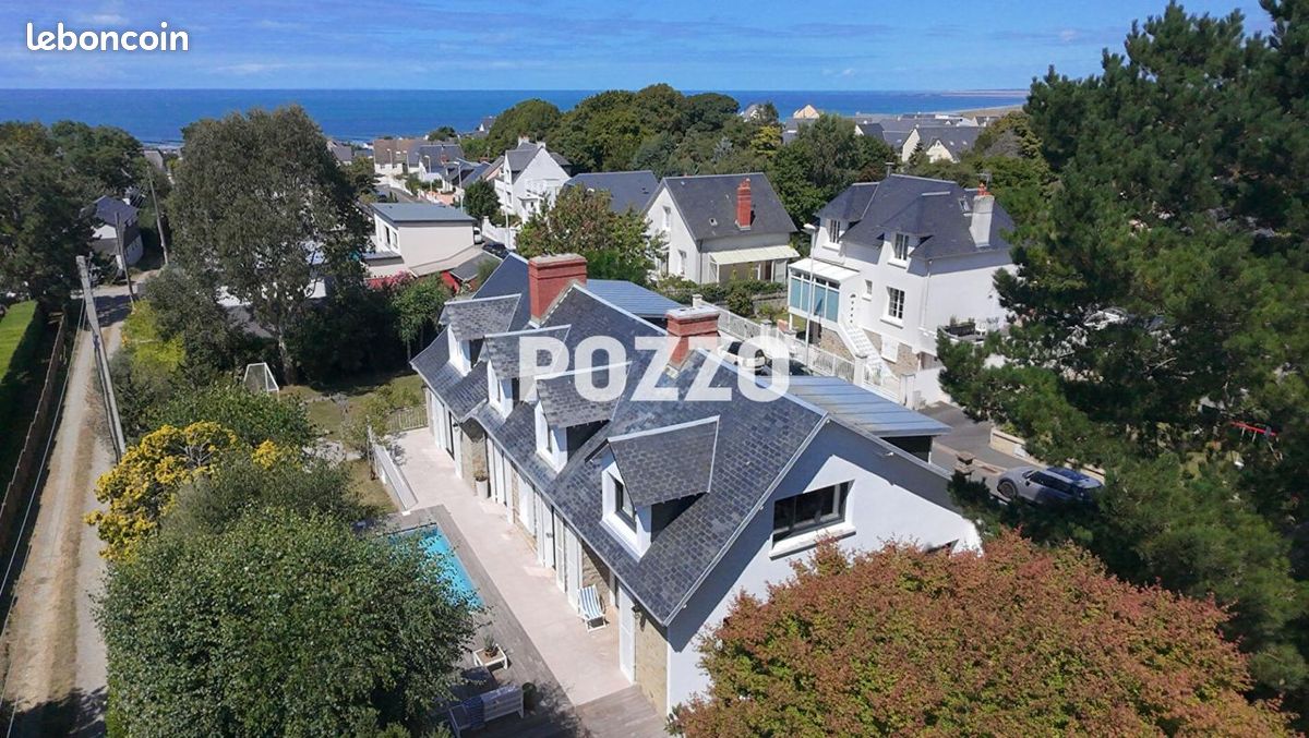 3 bedrooms Castles in Manche, France No. 358864