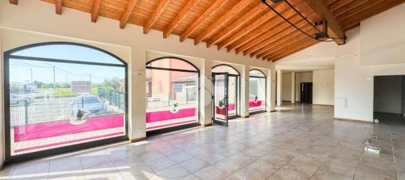 2غرفة عقار تجاري في Alseno, Italy رقم 304012 4