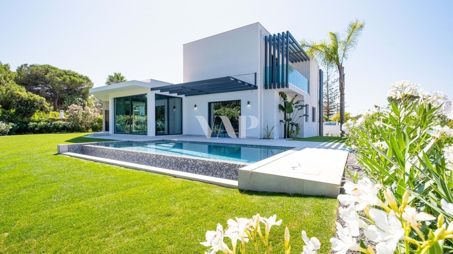 4 bedrooms Villa in Quarteira, Portugal No. 104242