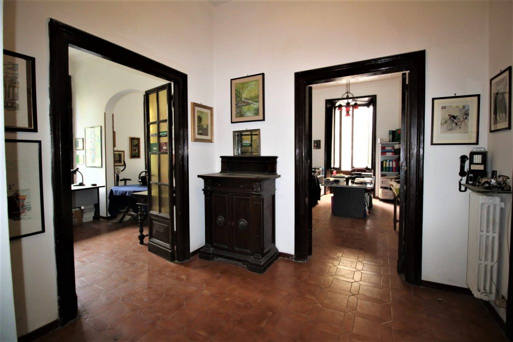 6 bedrooms Apartment in Rome, Italy No. 200792