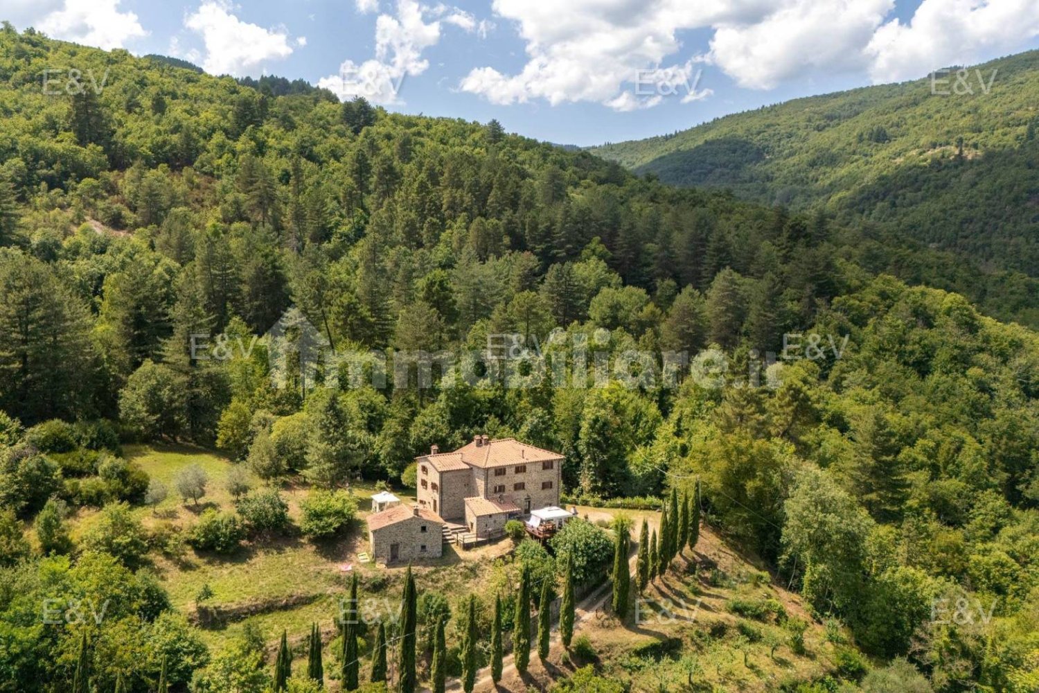 2 bedrooms House in Talla, Italy No. 274164