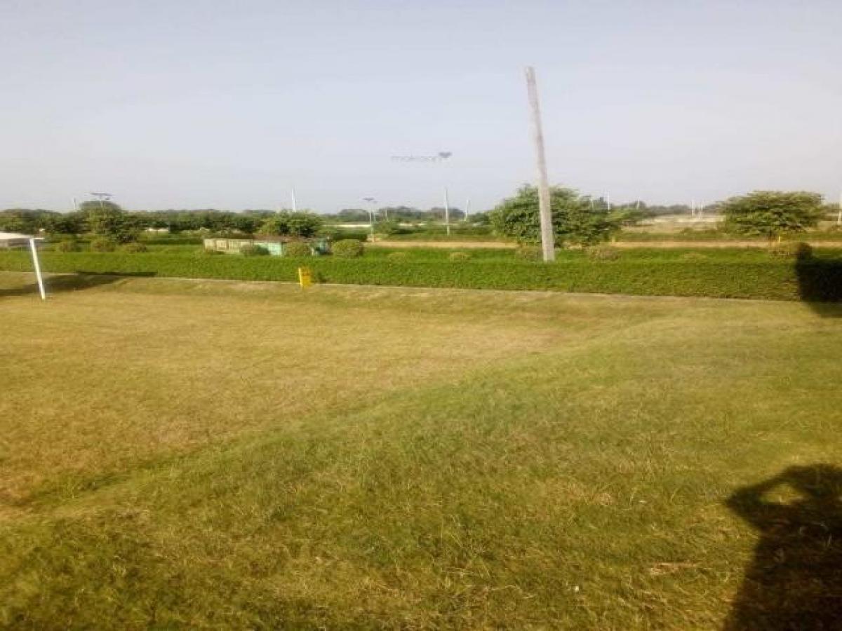 Terreno en Noida, India No. 65714