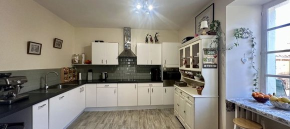 3 bedrooms House in Lauzun, France No. 335874 5