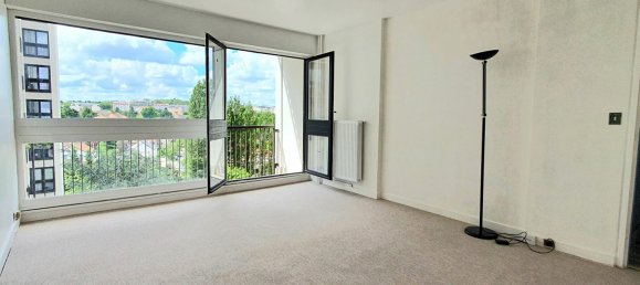 2 bedrooms Apartment in L'Hay-les-Roses, France No. 182235 3