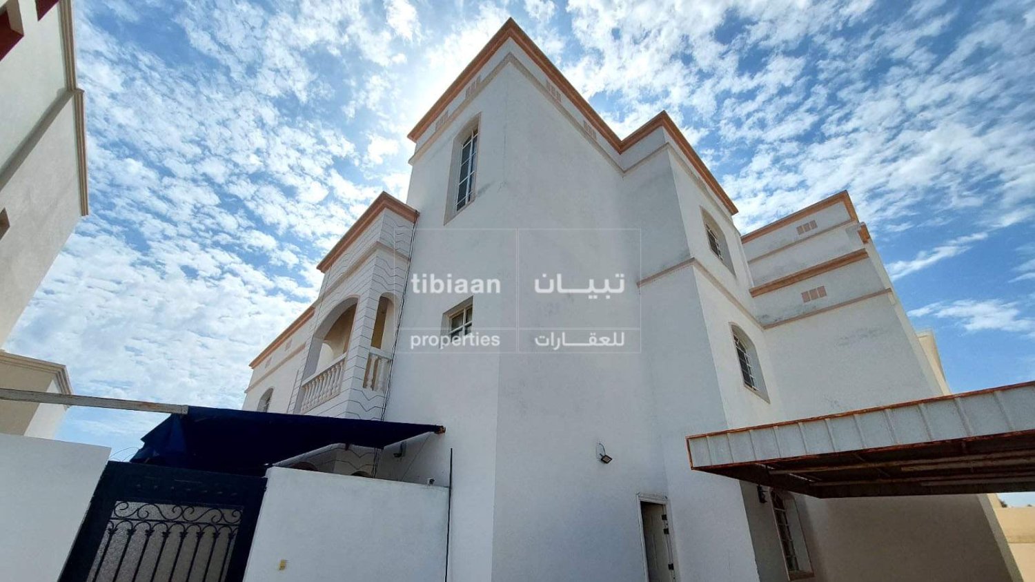 Квартира с 4 спальнями в Маскат, Оман № 554