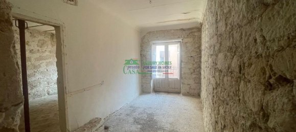 4 rooms House in Chiaramonte Gulfi, Italy No. 261345 7