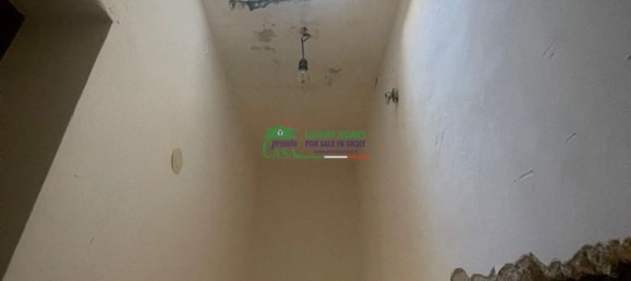 4 rooms House in Chiaramonte Gulfi, Italy No. 261345 10