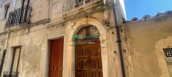 4 rooms House in Chiaramonte Gulfi, Italy No. 261345 2