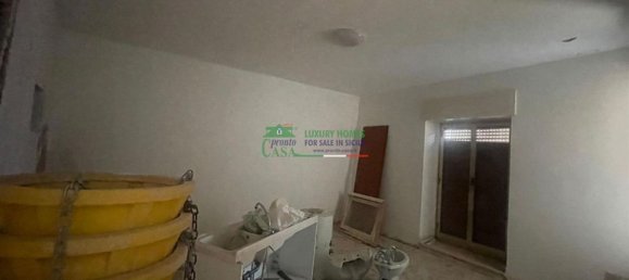 4 rooms House in Chiaramonte Gulfi, Italy No. 261345 16
