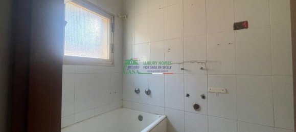 4 rooms House in Chiaramonte Gulfi, Italy No. 261345 9