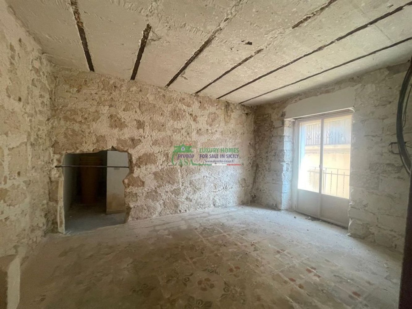 4 rooms House in Chiaramonte Gulfi, Italy No. 261345