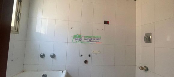 4 rooms House in Chiaramonte Gulfi, Italy No. 261345 8